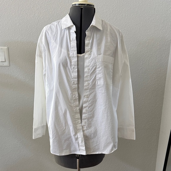 Banana Republic Petite classic-fit poplin shirt - Picture 2 of 8